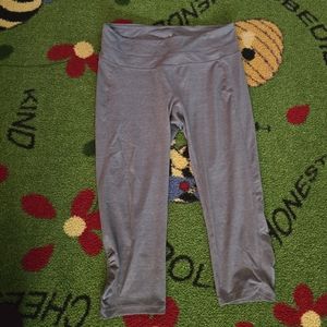 Women's Athleta Capri Leggings Medium
